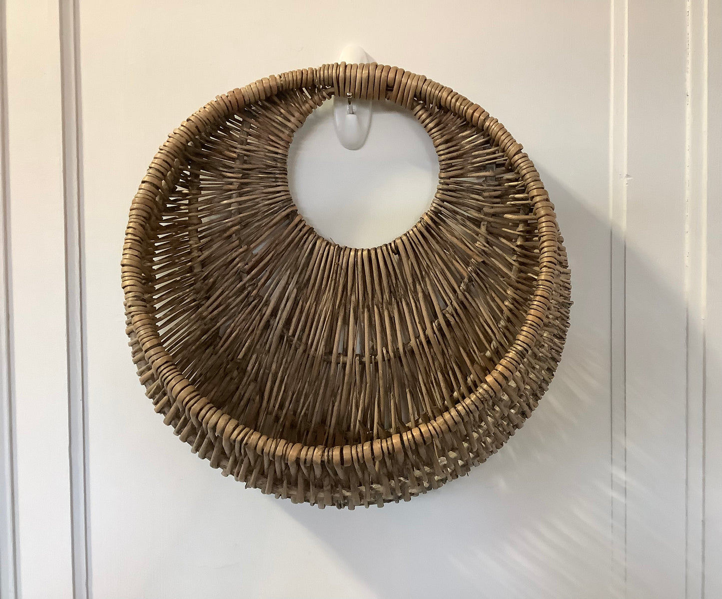 RAZ0653 - Basket / Hanging Crescent