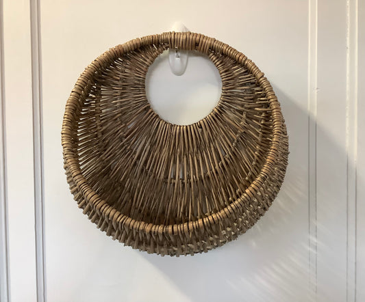 RAZ0653 - Basket / Hanging Crescent