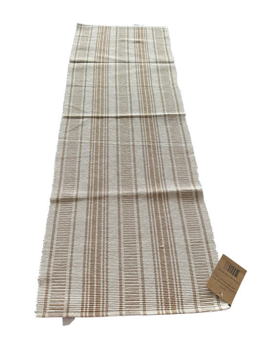 NOS2768 Table Runner