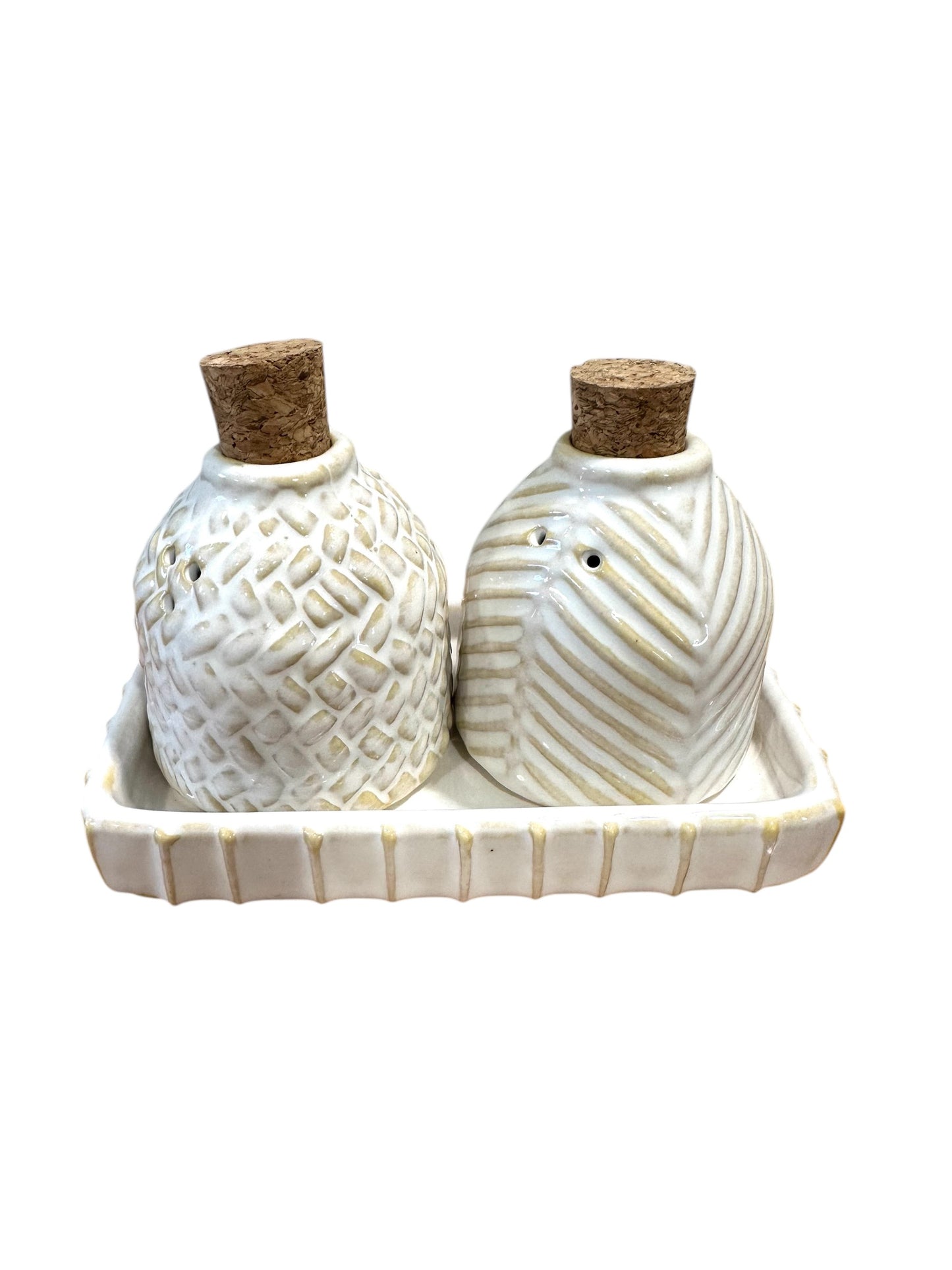 MP0121-salt & pepper shakers w/ tray