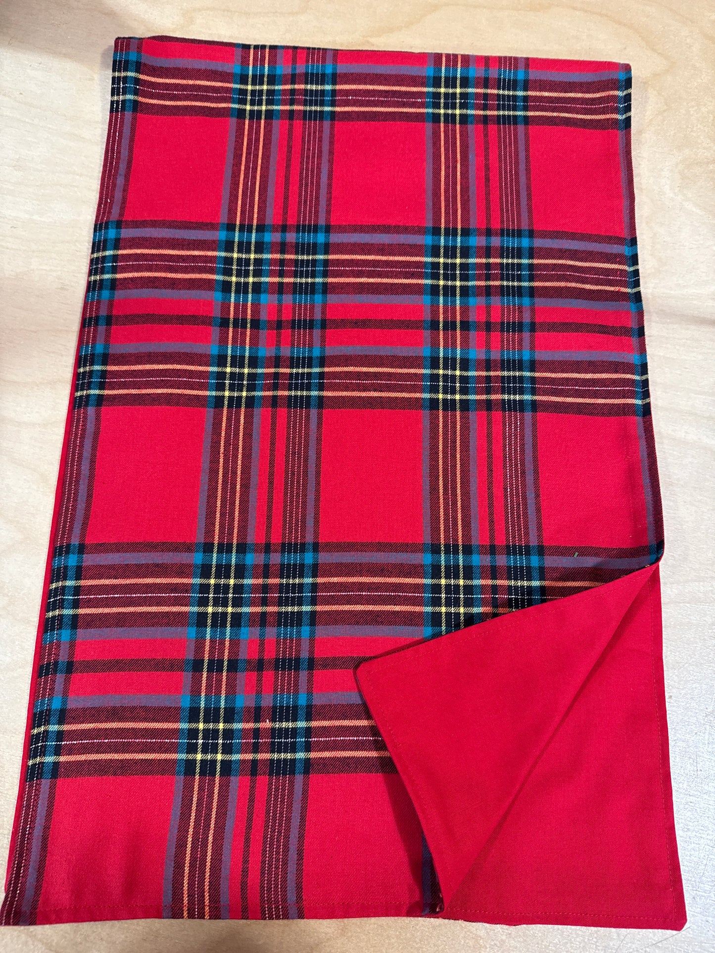 PF05 Table Runner / Red