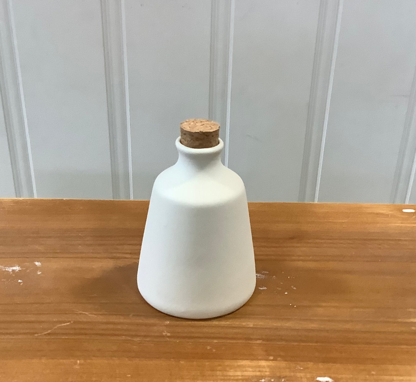 CB033 or 32 Vase / Bottle with Cork - White