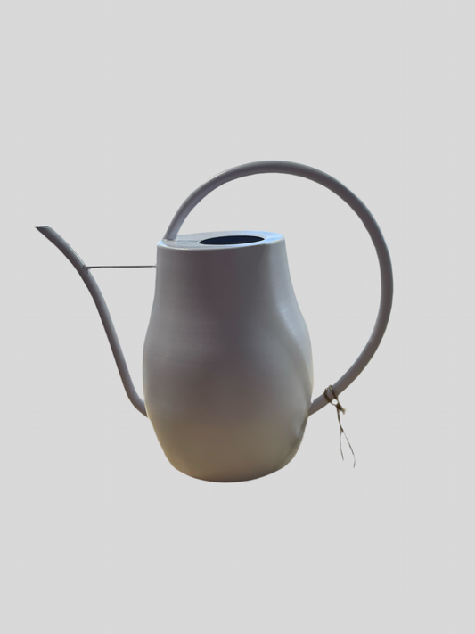 HO17  Watering Can / White