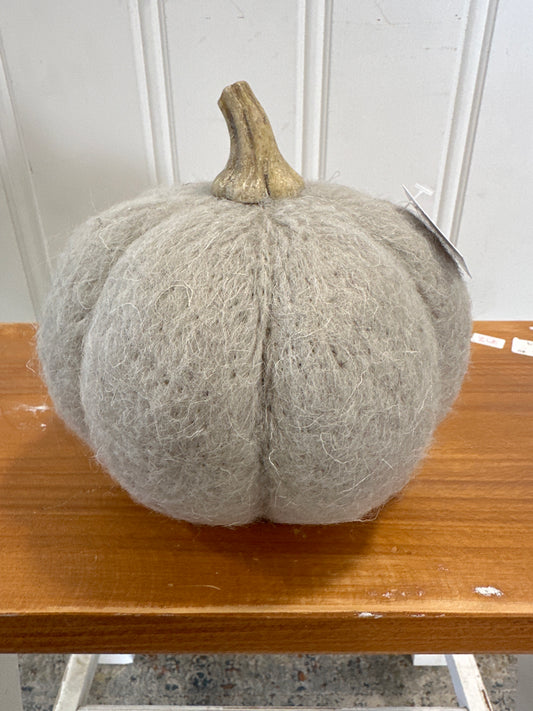 IND4003- 6” Pumpkin / large