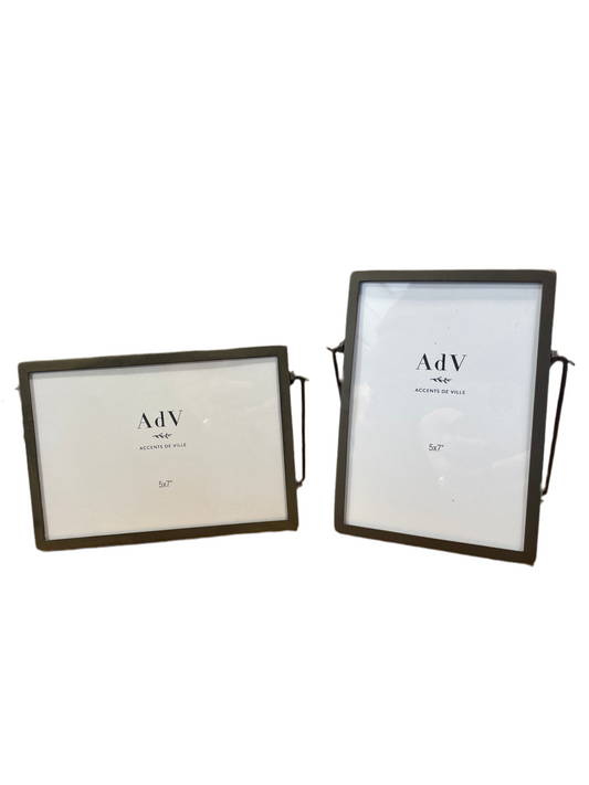 Picture frame / metal