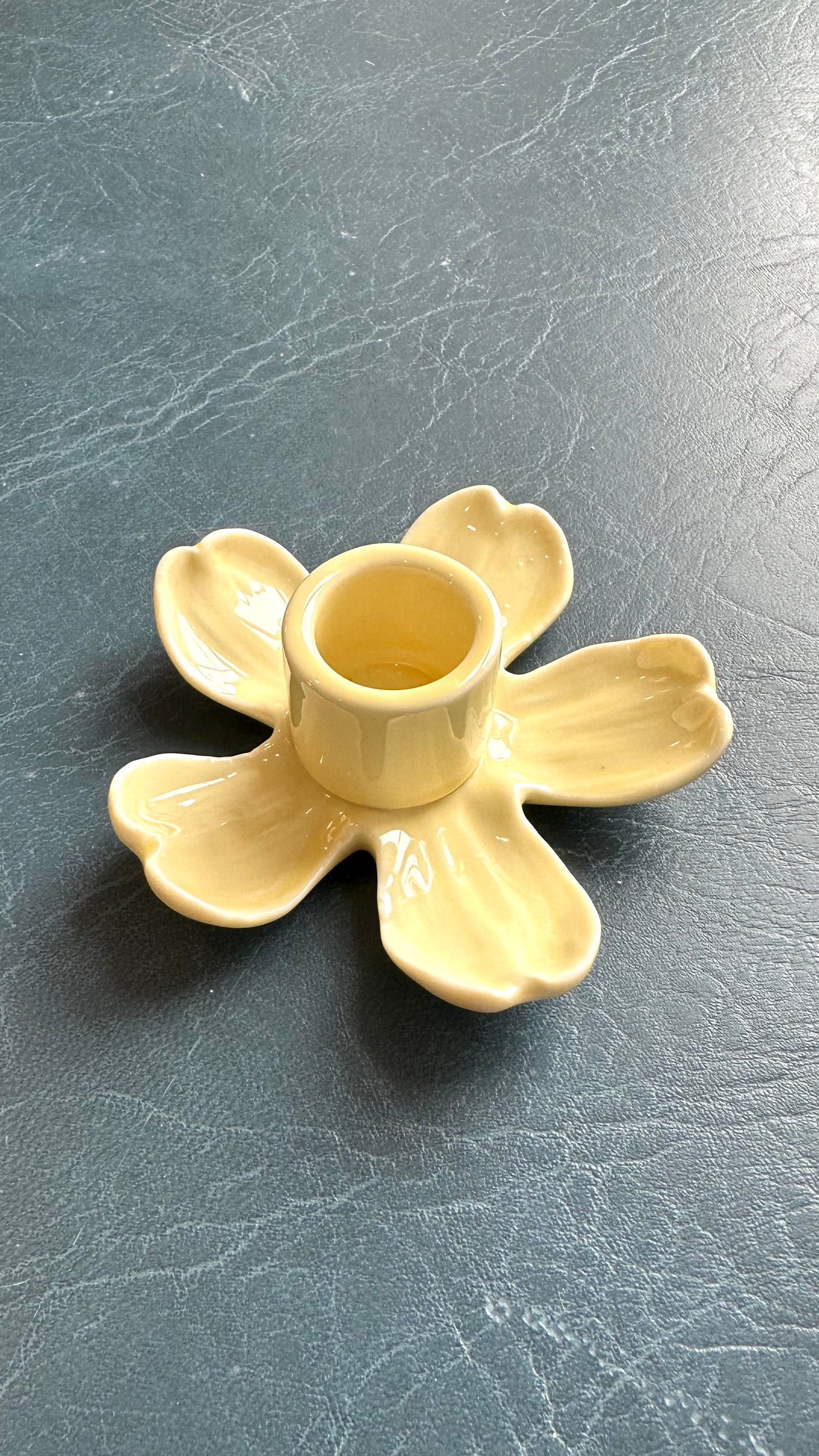 P0598- candle holder / flower/ buttercup yellow