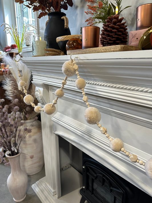 RAZ7573 - Beaded Pom Garland