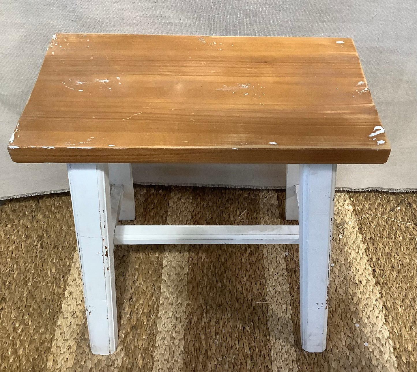 JP019 Wood Stool / White
