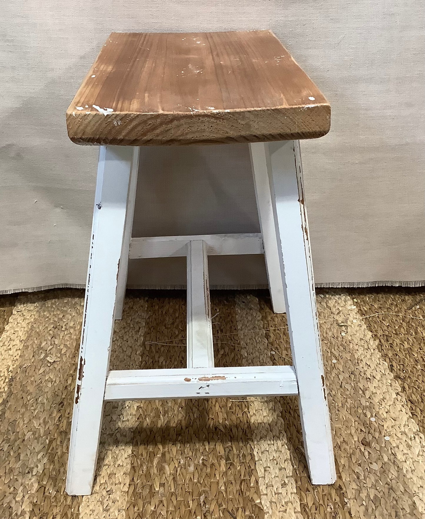 JP019 Wood Stool / White