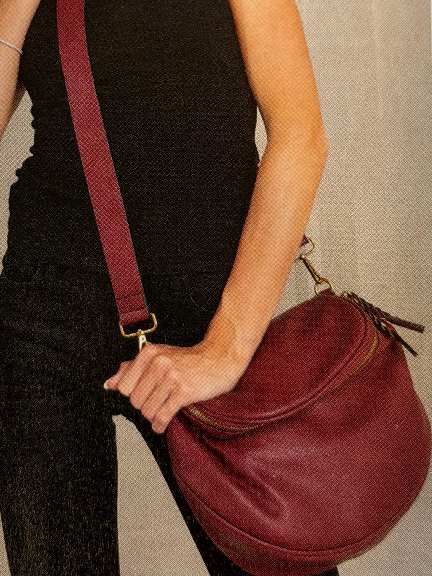 Jen2739 / Megan Sling Bag